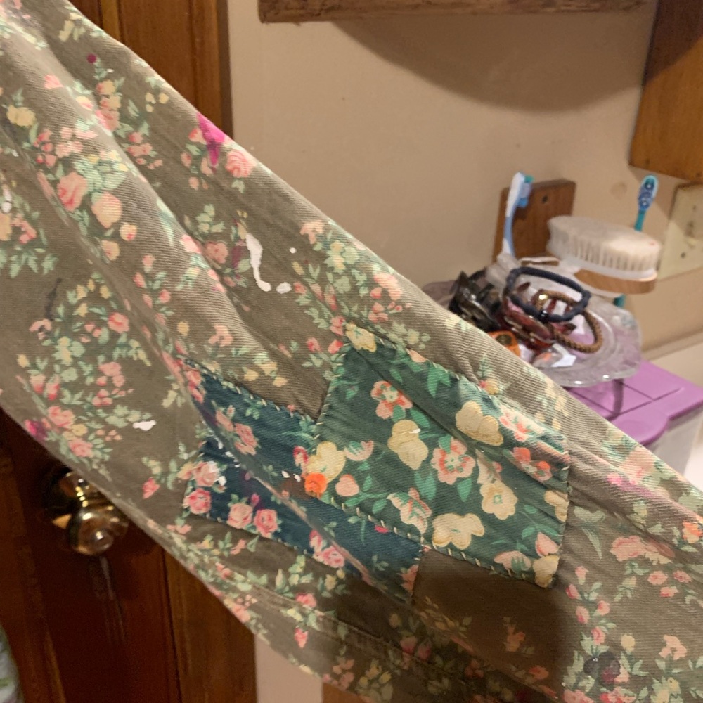 Magnolia Pearl Green Floral Shirt with Pink Trim - Picture 5 of 9